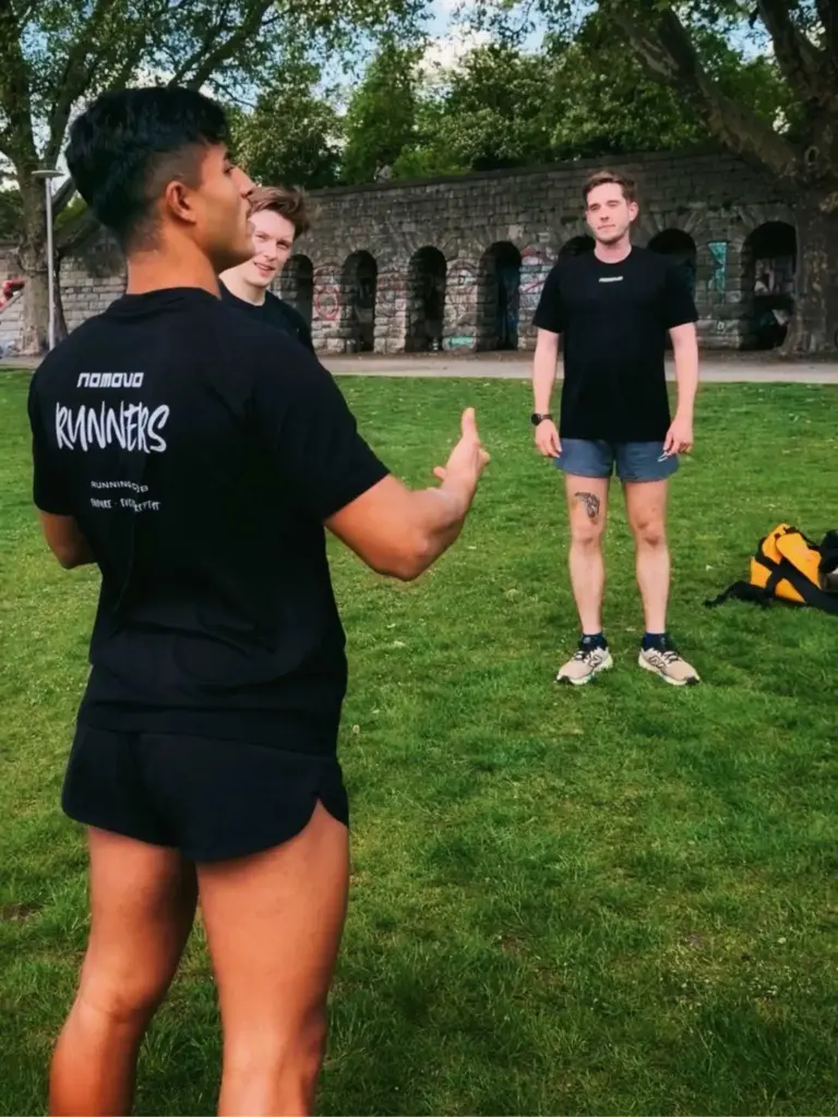 Running Club Berlin | NOMOVO Runners 7 svg%3E