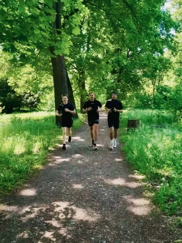 Running Club Berlin | NOMOVO Runners 10 svg%3E