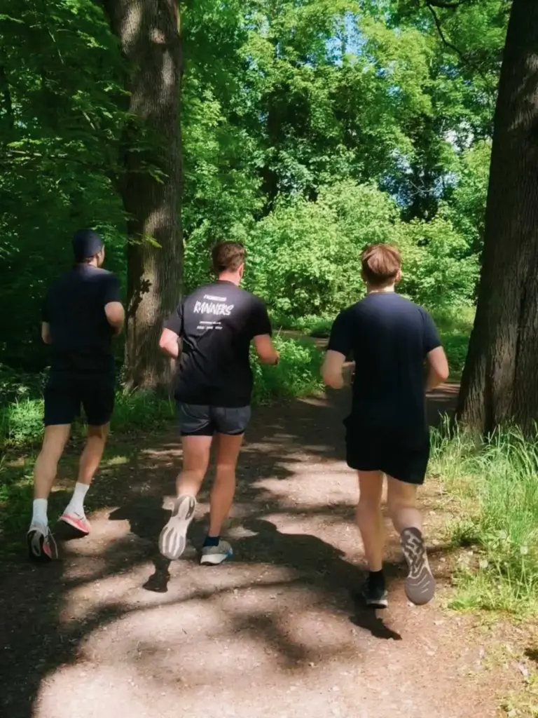 Running Club Berlin | NOMOVO Runners 8 svg%3E