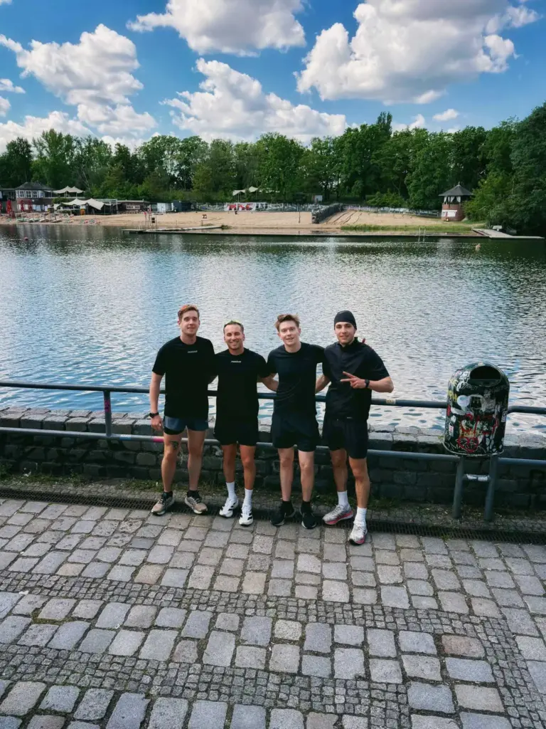 Running Club Berlin | NOMOVO Runners 9 svg%3E